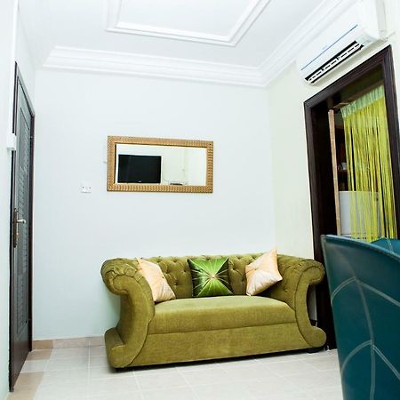Maxwell Court Apartments Accra Esterno foto