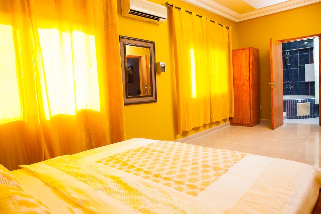 Maxwell Court Apartments Accra Esterno foto