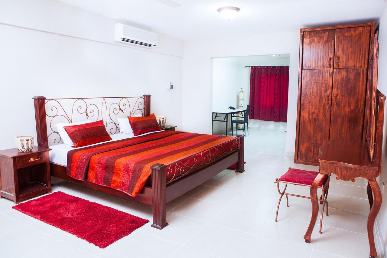 Maxwell Court Apartments Accra Esterno foto