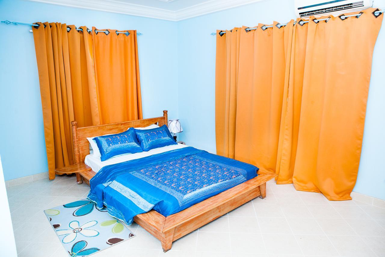 Maxwell Court Apartments Accra Esterno foto