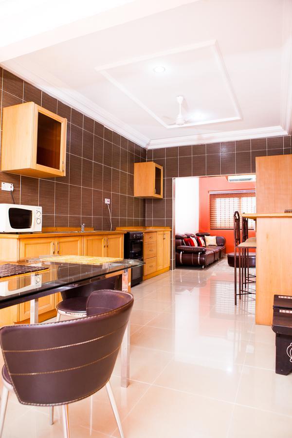Maxwell Court Apartments Accra Esterno foto