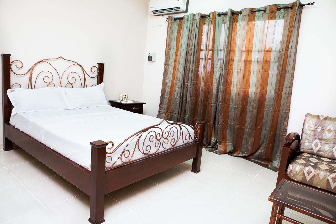 Maxwell Court Apartments Accra Esterno foto
