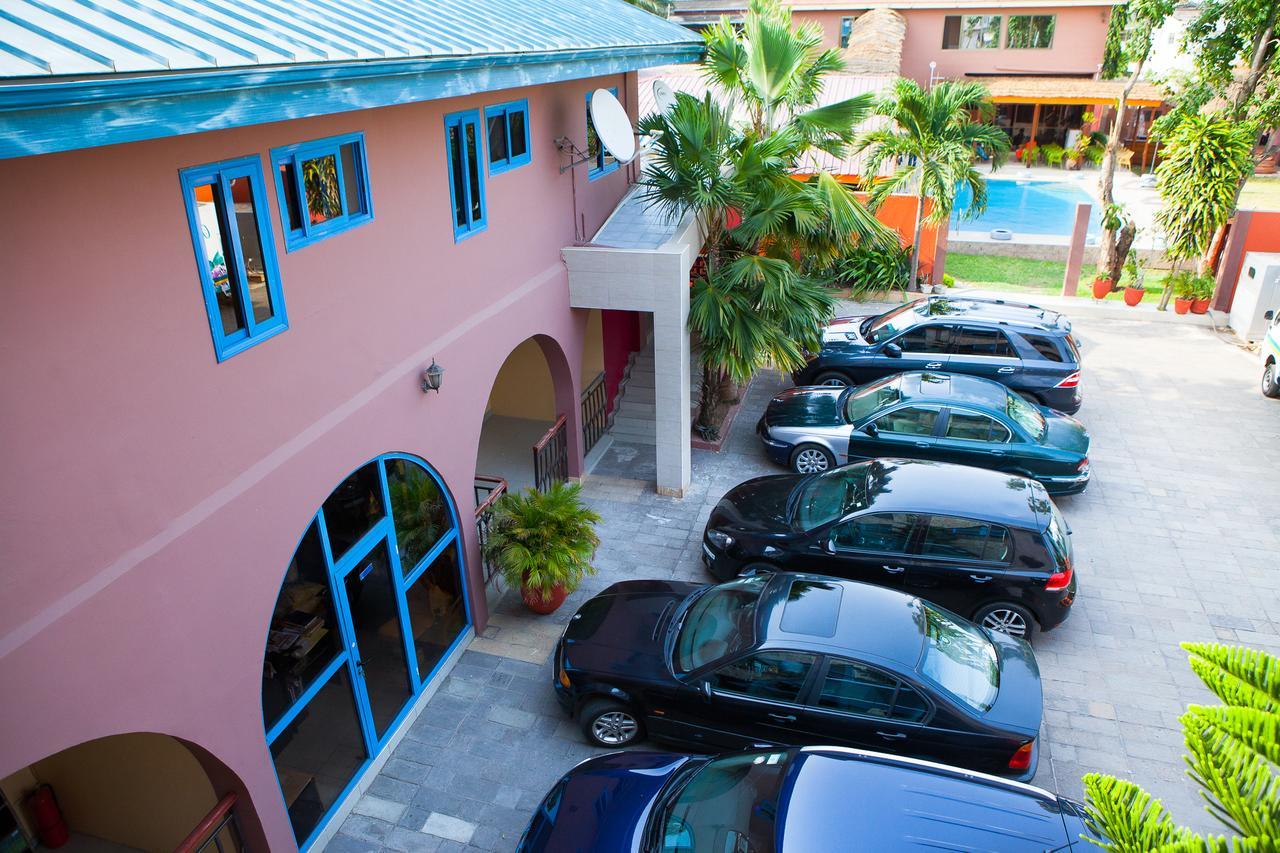 Maxwell Court Apartments Accra Esterno foto