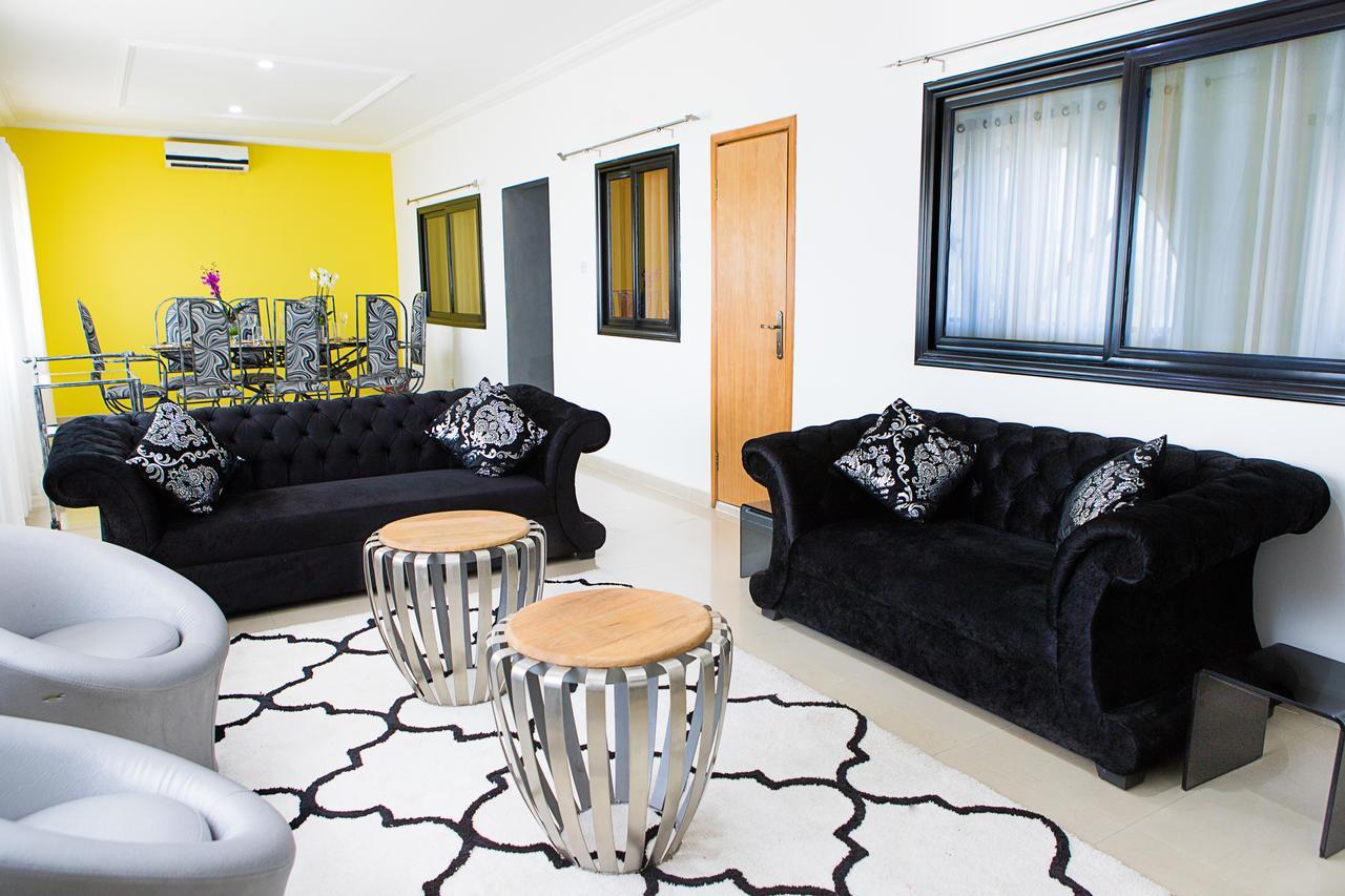 Maxwell Court Apartments Accra Esterno foto