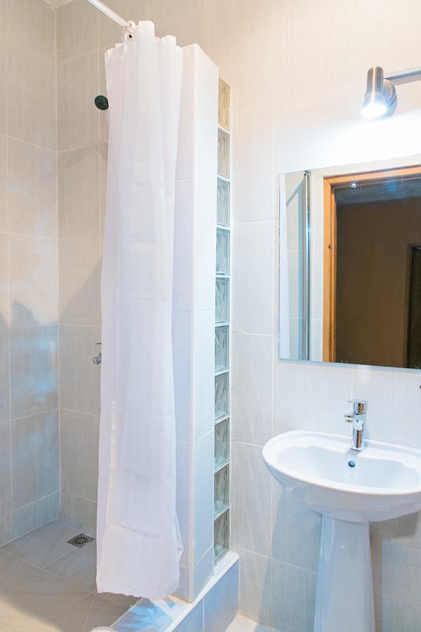 Maxwell Court Apartments Accra Esterno foto