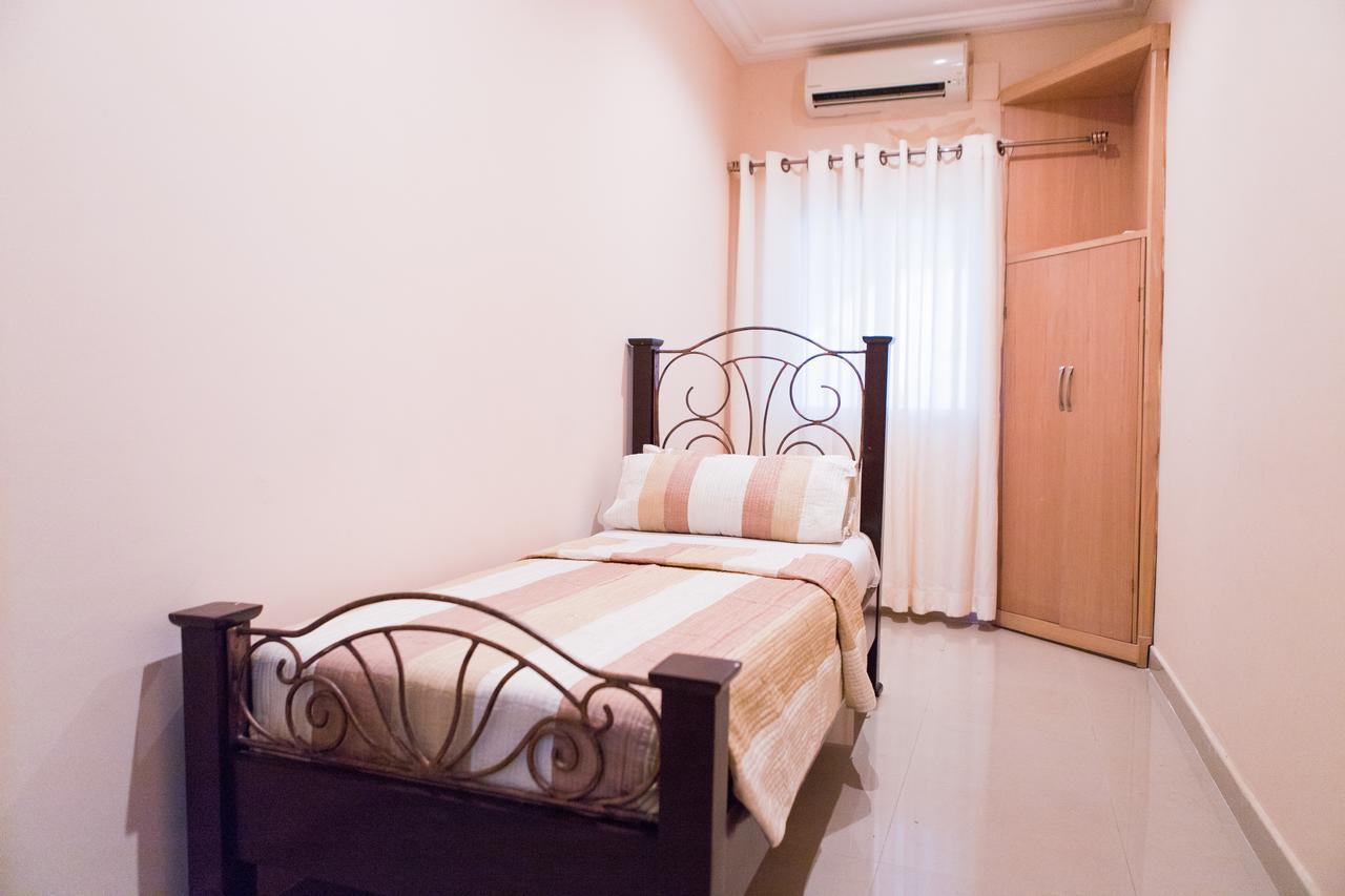 Maxwell Court Apartments Accra Esterno foto