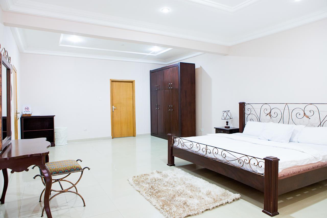 Maxwell Court Apartments Accra Esterno foto