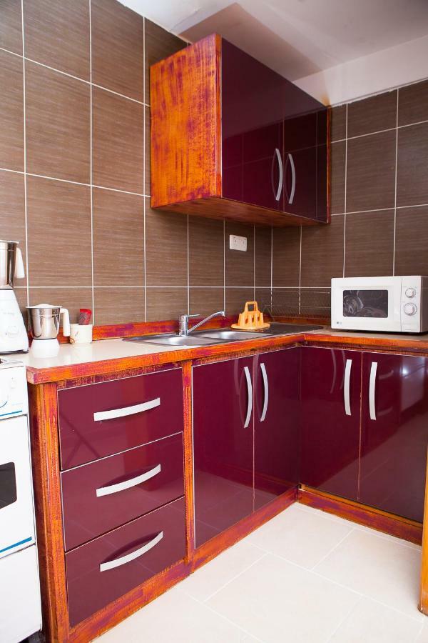 Maxwell Court Apartments Accra Esterno foto