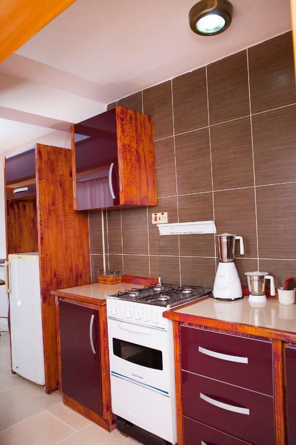Maxwell Court Apartments Accra Esterno foto