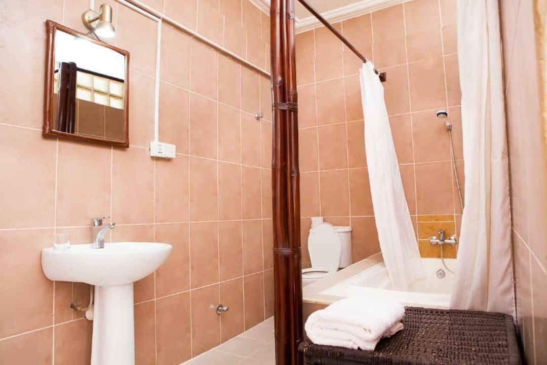 Maxwell Court Apartments Accra Esterno foto
