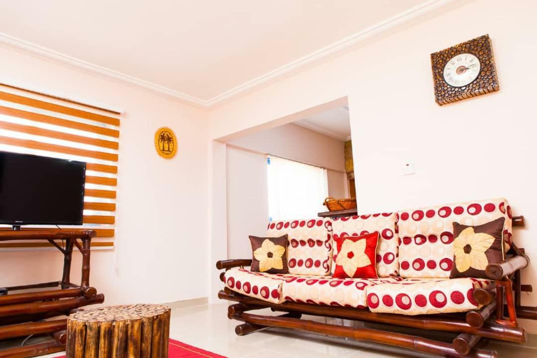 Maxwell Court Apartments Accra Esterno foto