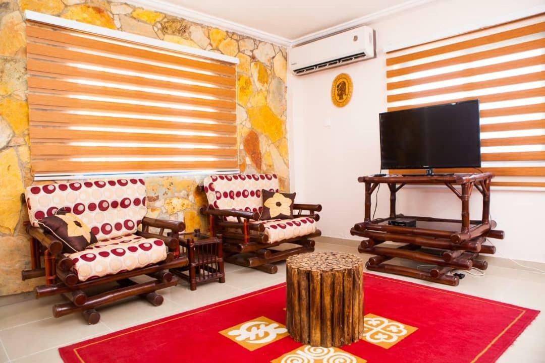 Maxwell Court Apartments Accra Esterno foto