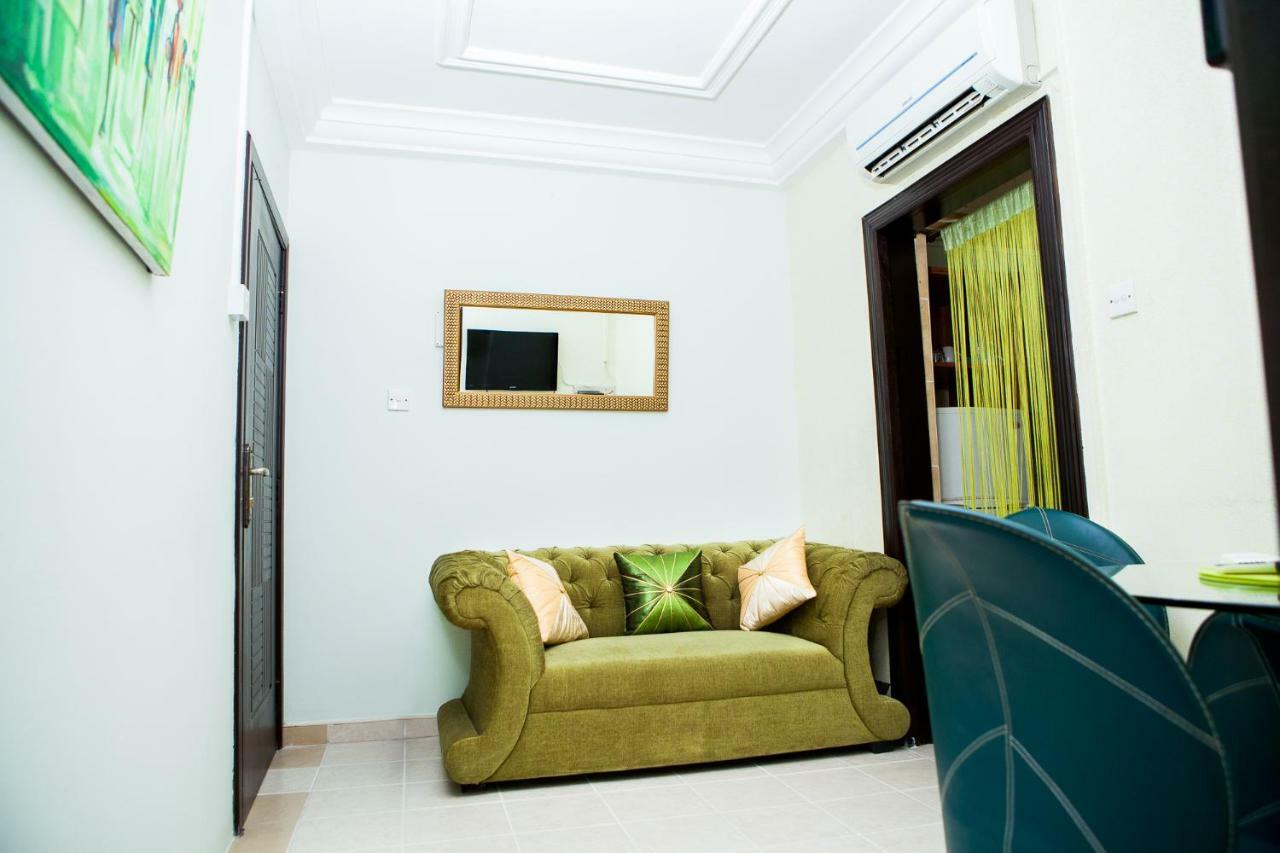 Maxwell Court Apartments Accra Esterno foto