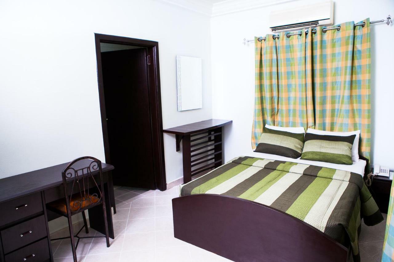 Maxwell Court Apartments Accra Esterno foto