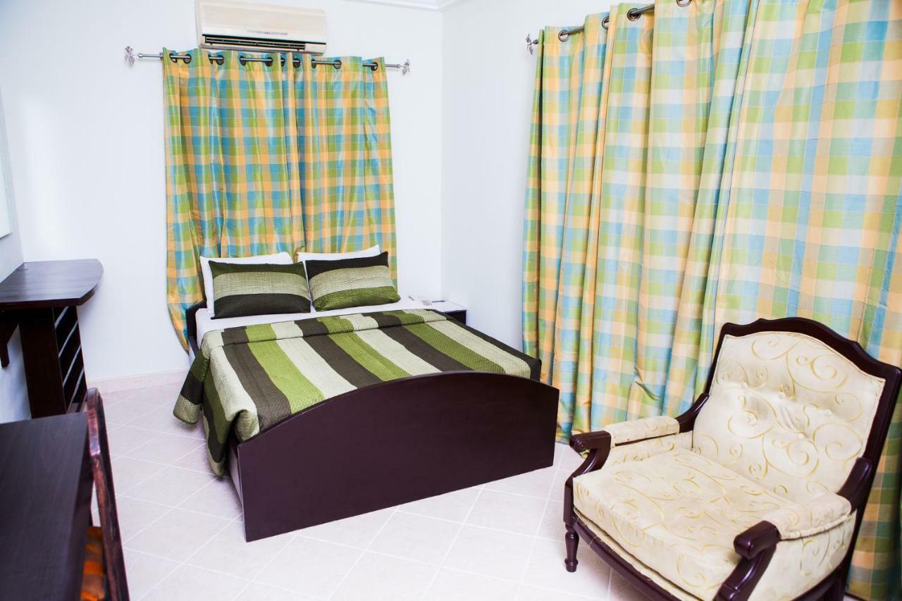 Maxwell Court Apartments Accra Esterno foto